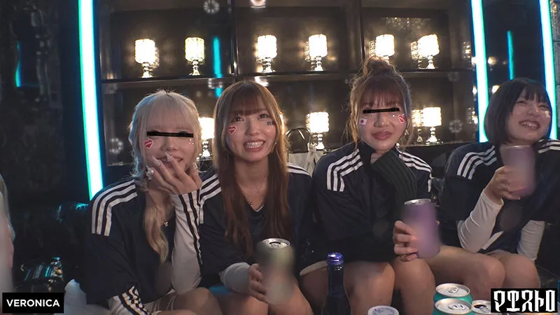 ゴールイン！美少女サポーター達とスタジアム外で秘密のオフサイド！【みゆ/ゆみ/れい/りん】Ver.みゆ＆ゆみ サンプル画像 4