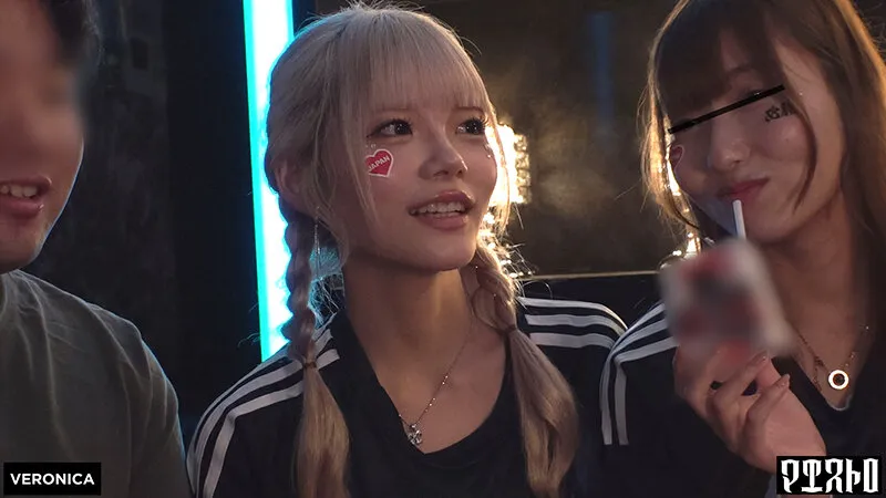 ゴールイン！美少女サポーター達とスタジアム外で秘密のオフサイド！【みゆ/ゆみ/れい/りん】Ver.れい＆りん サンプル画像 4