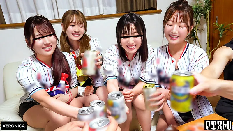 ホームラン！野球観戦美少女ファン達と自宅で秘密のナイトゲーム！【こいろ/もか/まゆ/みずき】Ver.まゆ＆みずき サンプル画像 2