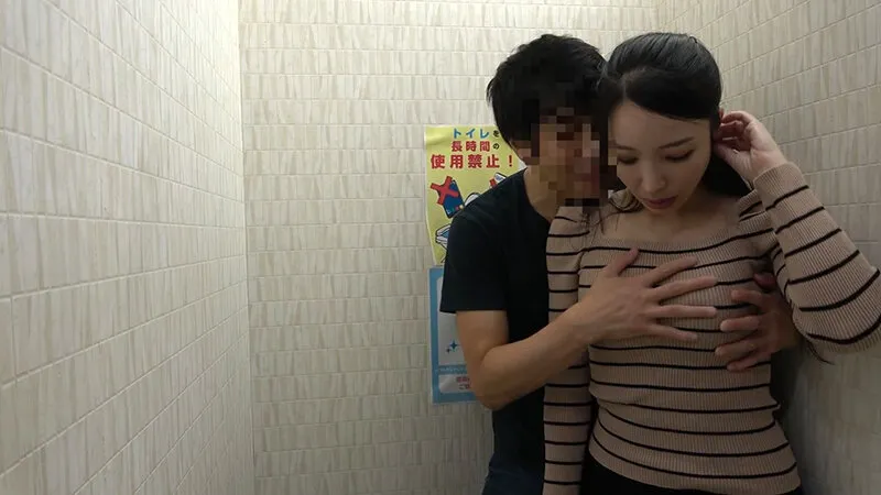 「今日はパチンコしに来たはずなのに、チ●コ握ってるなんて…」今日はどの台と人妻にします？パチンコ屋は玉も精子も出し放題！ サンプル画像 9