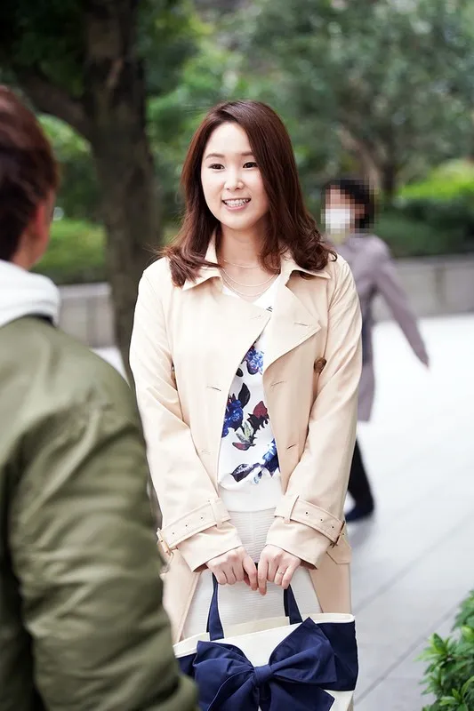 美魔女ナンパ！！しみけんが唸らす！熟女の理性吹き飛ぶ生FUCK！4時間DX3 サンプル画像 9