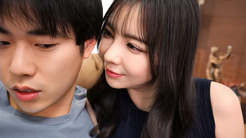 可愛いけどマグロで全然感じない僕の彼女…その母親は全身が性感帯の絶倫女性 何もしてくれない娘に不満を抱える俺に「女はね、感じさせてこそ感じるの」と全身で教えてくれた ？絡みつく舌、離れない腰、ずっと中で求められた夜？吉澤友貴 サンプル画像 1