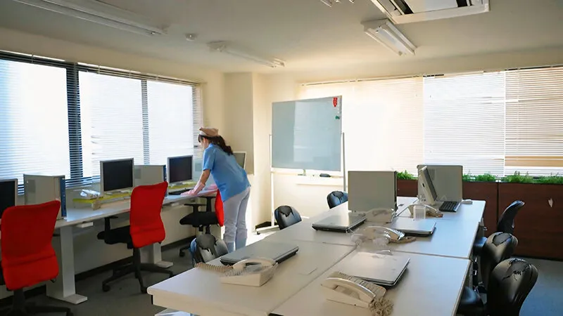 業務中にオナニーをしてしまうイケナイ熟女清掃員たち 清掃員4名 サンプル画像 5