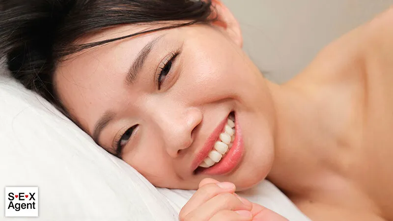 顔で抜く！！顔面ドアップ主観手マン サンプル画像 11