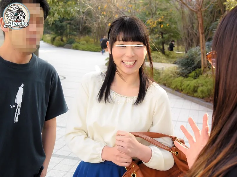 彼氏の前でマジックミラー寝取り！街行くカップルに「ウェディングドレスを試着してみませんか？」と声をかけ、ドレスに着替えた彼女の手足を拘束＆固定バイブ！マジックミラーの向こう側で全く気付かない彼氏に助けを求めているうちに固定バイブの止まない刺激に… サンプル画像 16