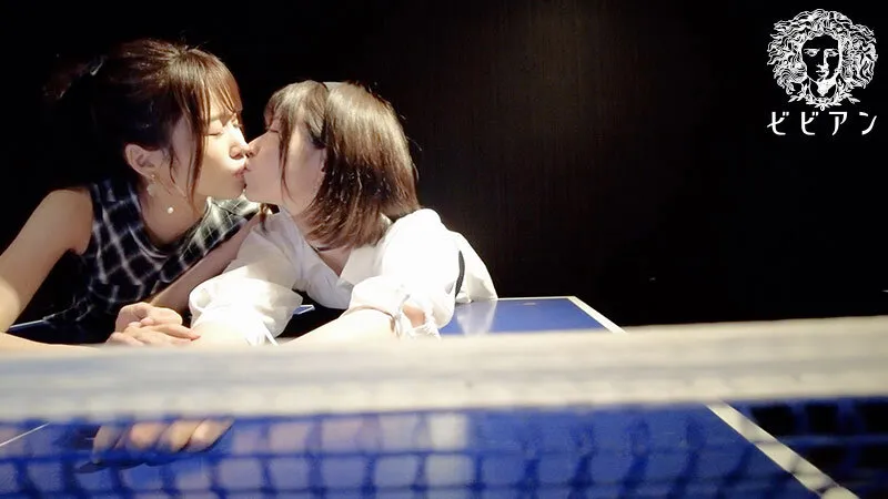 濡れて、はしゃいで、ぬくもり求めて寄り添い合って。 所かまわずキスに溺れて感情むき出しで絡み合う濃密レズビアンデート 新井リマ 沙月恵奈 サンプル画像 1