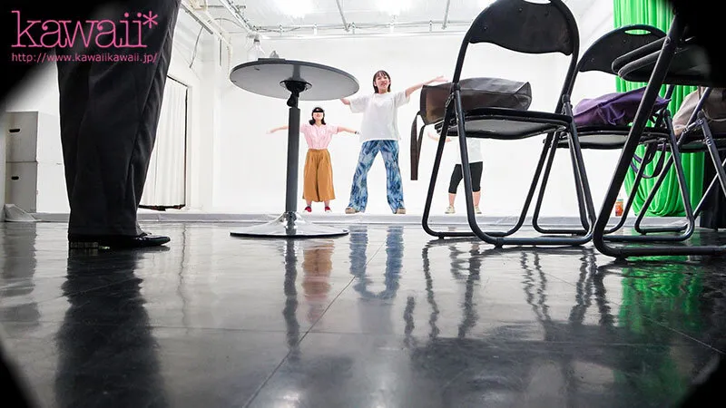 いきなり始まるAV撮影 「えっ！さすがにここはマズイです…」ズボッ！！ 現役アイドルの裏側で即ハメ3本番 西元めいさ サンプル画像 4