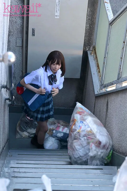 隣人のゴミ部屋で異臭巨漢おやじに監禁調教...抜かずの連撃中出し種付けプレス43発で孕まされた制服女子の末路… 日向由奈 サンプル画像 1