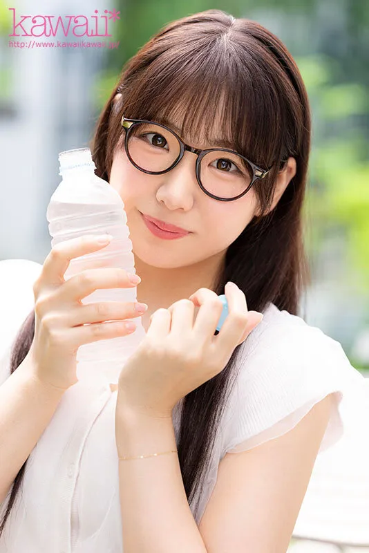 努力しまくってようやく内定を勝ち取った ‘不憫かわいい’新卒女子アナ（予定）が、衝撃のAVデビュー出演…なんで！？ 水川菜月 サンプル画像 1