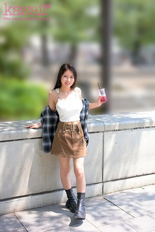 見た目よりウブで見た目より真面目な、SEX経験ガチ1回のみインフルエンサー（カップ数:Hcup）のいきなり中出し体験デビュー【1本限定出演】 重盛れいか サンプル画像 13