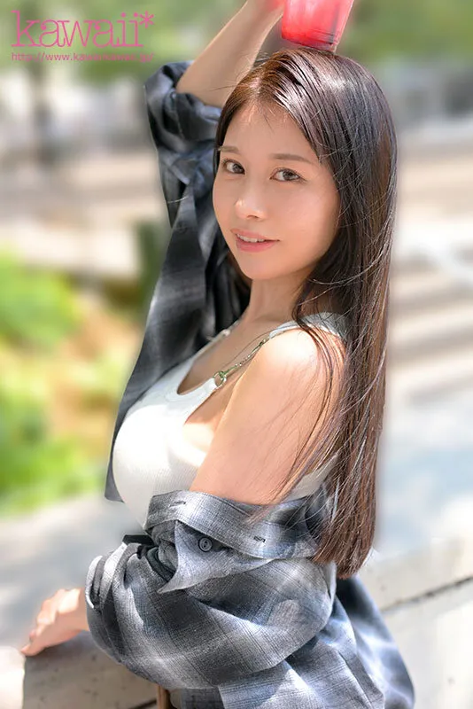 見た目よりウブで見た目より真面目な、SEX経験ガチ1回のみインフルエンサー（カップ数:Hcup）のいきなり中出し体験デビュー【1本限定出演】 重盛れいか サンプル画像 14