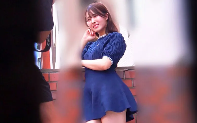 AV現場の盗撮＃1。休憩中、AV監督にタダマンされてしまう幾野まち。 サンプル画像 1