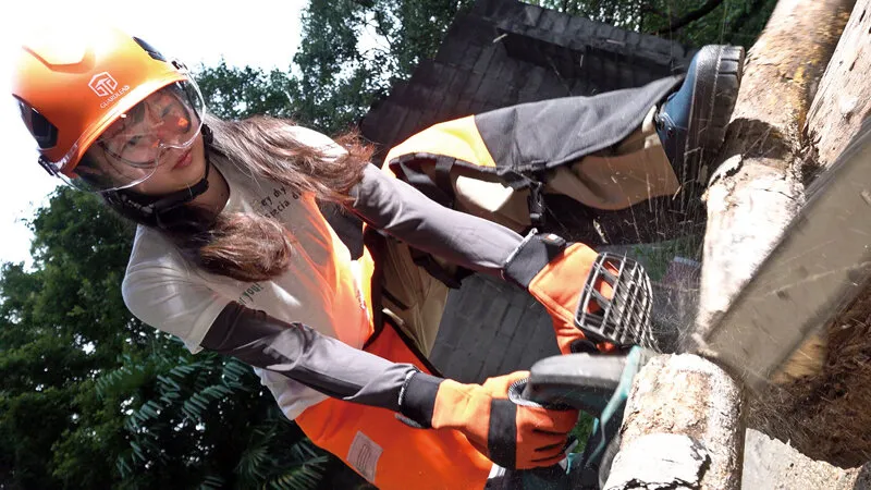 林業女子！作業はいりまーす 可愛すぎる林業女子と森の中で野外セックス サンプル画像 1