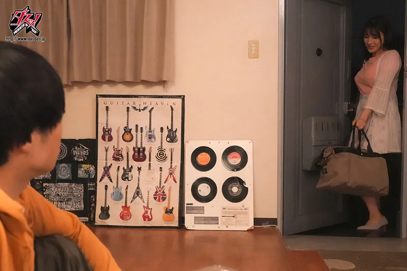 母さんを女性として意識してしまった僕は、親子の一線を余裕で超えて中出し同棲セックスをしていた。 森沢かな サンプル画像 1