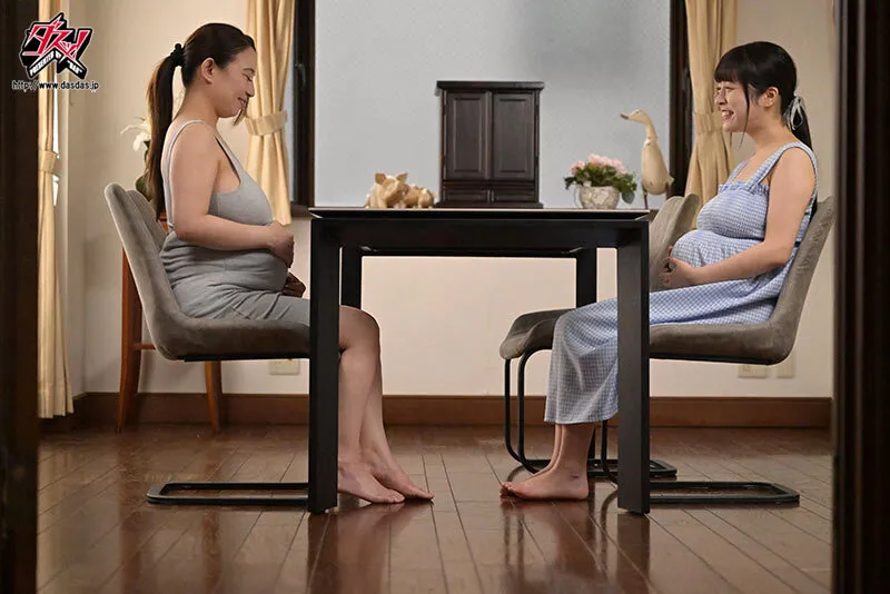 美人母娘、イタダキマス。数十年前に孕ませた女とその娘に会いに来ました。 織田真子 羽月乃蒼 サンプル画像 5