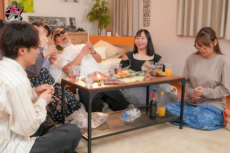 王様ゲームで急接近した隠れ淫乱な地味巨乳と、一泊二日のラブラブ中出しセックス。 七海那美 サンプル画像 17