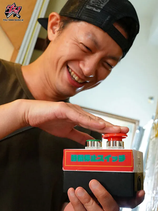 超能力は実在した！時間停止・透明人間・憑依おじさんetc...禁断の力で、気になるあの娘を犯りたい放題。厳選4時間BEST。 サンプル画像 1