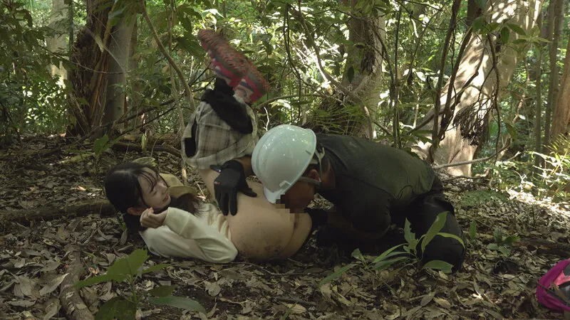 欲望の森 まいごの全裸少女を森で見つけて性欲が抑えられない 望月つぼみ サンプル画像 4