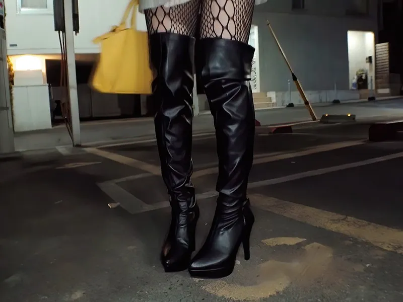 たまには好き勝手に痴女りたいby川上奈々美「最近ドラマばっかりじゃないですか？たまには好き勝手に男の子を責めたいなぁ…」と言われたんで、みぃなな好みのM男を集めてヤリたい放題痴女ってもらいました！ サンプル画像 11