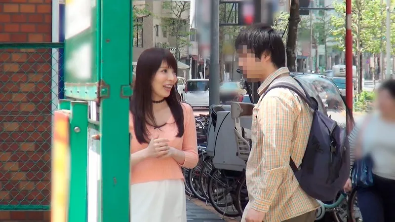 マジックミラー便特別企画！人気AV女優×童貞男子 桜井彩が生まれて初めての童貞逆ナンパで童貞男子学生とMM便の中で2人っきり 美人な痴女お姉さん女優の凄テクに10分間耐えられたら念願の生中出し筆おろし！！ サンプル画像 1