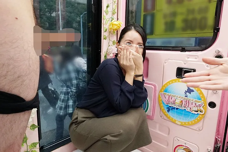 一般男女モニタリングAV×マジックミラー便コラボ企画 路上実験！‘知的な女ほどドMでエロい’という噂は本当か！？ 2 オフィス街で声をかけた美人・高学歴・高収入のハイスペックOLにいきなりデカチン見せつけ！隠れたMっ気を引き出す超羞恥ミッションで濡れだしたインテ… サンプル画像 1