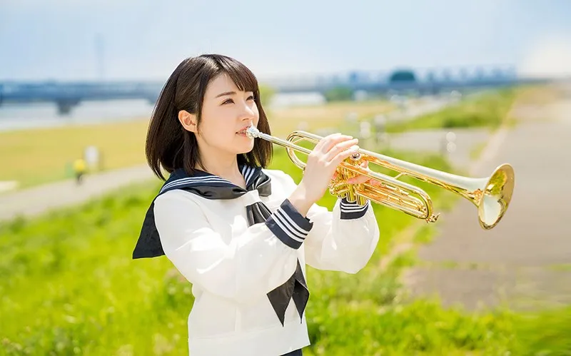 青春メモリアルSEXドキュメント ひかるちゃんAVデビュー 卒業式直後にマジックミラー便に乗った吹奏楽部の美少女女子○生の3年間応援スタンドから片思いし続けた野球部同級生との恥じらい純情SEXお見せします！ 皆月ひかる サンプル画像 1