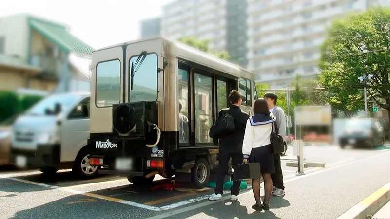 青春メモリアルSEXドキュメント ひかるちゃんAVデビュー 卒業式直後にマジックミラー便に乗った吹奏楽部の美少女女子○生の3年間応援スタンドから片思いし続けた野球部同級生との恥じらい純情SEXお見せします！ 皆月ひかる サンプル画像 3