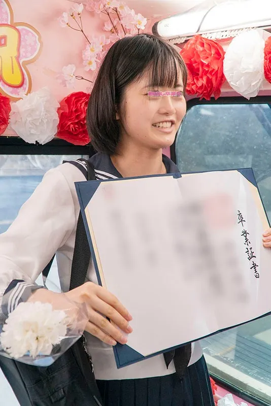 顔出し解禁！！ マジックミラー便 3分前まで女子○校生！令和初！卒業式直後のオキテ破りナンパ！！東京・横浜・千葉のNo.1●校厳選スペシャル！新作撮り下ろし総勢10人10本番！！さらに歴代3年分69人の女子○校生名鑑！超特大ボリューム総集編付き！2枚組10時間！！ サンプル画像 3