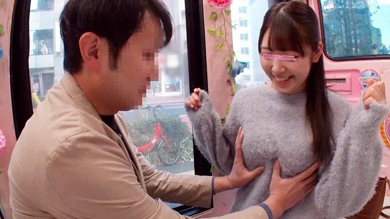 顔出し解禁！！ マジックミラー便 2枚組8本番！路上検証！男女の友情は成立する！？友達関係のリアル素人大学生が日本一エロ～い車の中で二人っきり 人生初の真正中出しスペシャル！ サンプル画像 2