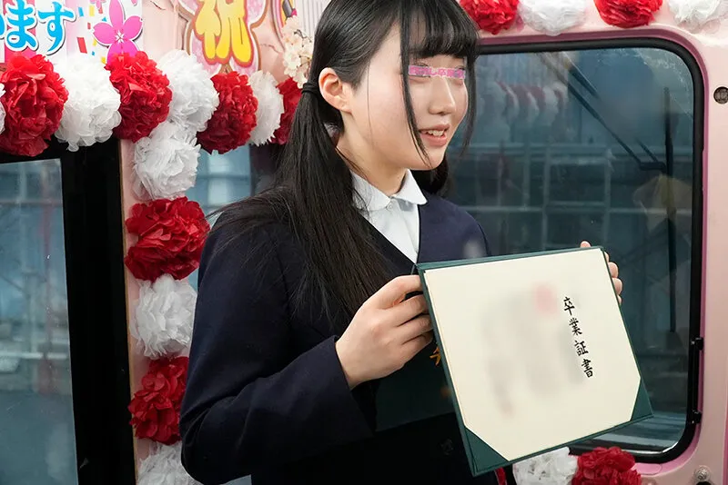 顔出し解禁！！ マジックミラー便 3分前まで女子○校生！卒業式直後に初めての素股編 総勢20人全員SEXスペシャル！ギンギンに勃起したち○ぽを赤面まんコキ！恥じらいながらも濡れてしまった10代うぶオマ○コにヌルっと挿入で激イキ絶頂！！2枚組10時間！！ サンプル画像 2