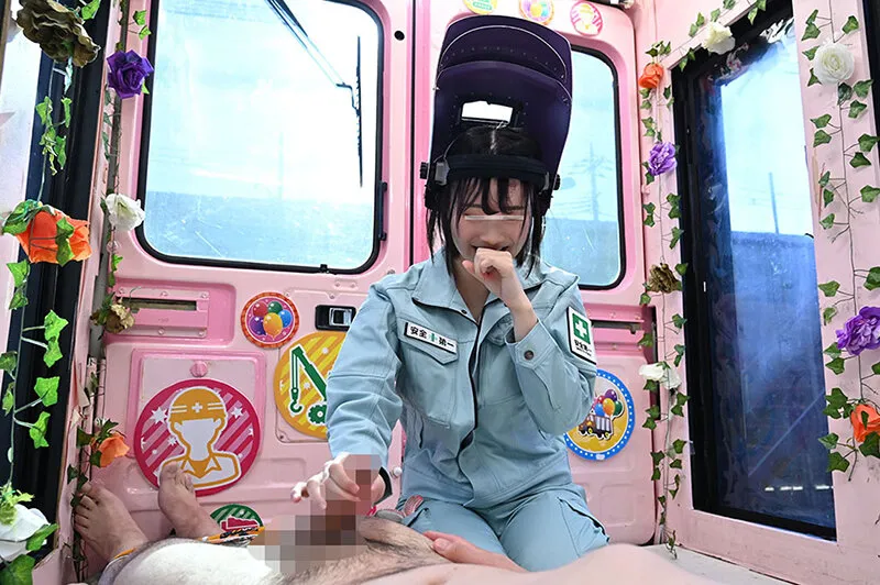 一般男女モニタリングAV×マジックミラー便コラボ企画 路上実験！‘肉体労働の女はやっぱりエロい’という噂は本当か！？ 現場で汗を流すガテン系女子にいきなりデカチン見せつけ！Mっ気を引き出す超羞恥ミッションで濡れだした汗だくオマ○コにデカチ○ポをねじ込まれ身体… サンプル画像 3