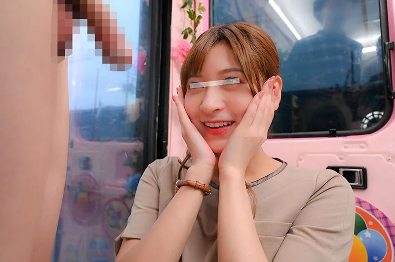 一般男女モニタリングAV×マジックミラー便コラボ企画‘一流セラピストは包茎チ○ポの皮を丁寧に剥いてくれる’という噂は本当か！？高級美容サロン勤務の美人エステティシャンさんが童貞チ○ポを泡洗い！繊細な指先で巧みにマッサージされてズル剥けになったチ○ポを目の… サンプル画像 2