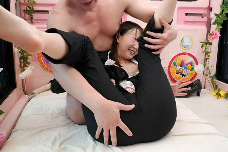 顔出し解禁！！ マジックミラー便 一流企業で働くパンツスーツのピタパン尻OL編 vol.06 8人全員SEXスペシャル！！ タイトなパンツスーツに包まれたパッツパツのむっちり尻を揉みしだかれ恥じらいながらも濡れてしまったエリートおま○こにデカチン挿入！！ サンプル画像 2