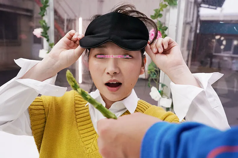 顔出しMM号 女子大生限定 ザ・マジックミラー お口の中身はなんだろな？こっそり出されたデカチンをじ～っくり舐め回して無意識に濡れちゃった女子大生はオマ○コ生挿入でイキまくり！ サンプル画像 4