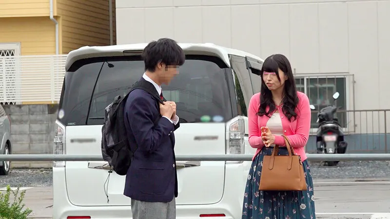 顔出しMM号 美人妻限定 ザ・マジックミラー 仲良しママ友対抗！童貞逆ナンパ射精バトル！！ 3 出会ったばかりの年下童貞を人妻が恥じらいながらも手コキ・オナホコキ・フェラ！筆おろし中出し！！ サンプル画像 2