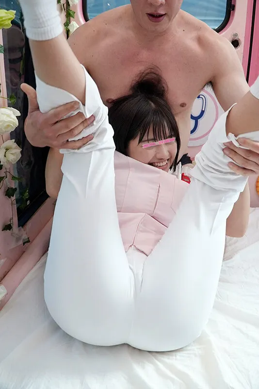 顔出し解禁！！マジックミラー便 笑顔で患者を癒す美人看護師さん ピタパン尻編 6人全員SEXスペシャル！！白衣の透け尻で勃起させてしまった心優しいナースさんは勤務中でもデカチンを受け挿れる！ サンプル画像 4