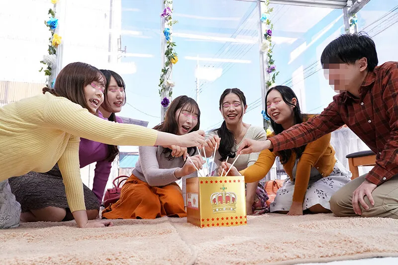 MM号青空王様ゲーム！ママ友×童貞男子！どんどん過激になるエッチな命令に濡れだした欲求不満オマ○コを童貞チ○ポが独り占め！！ハメまくりで中出し放題！！念願のハーレム筆おろし大乱交 inザ・マジックミラー サンプル画像 3