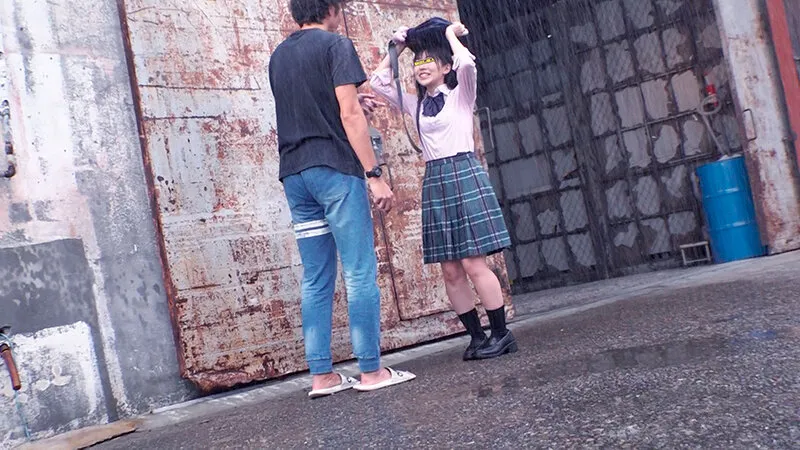 緊急出動！！マジックミラー便【ゲリラ豪雨】透けブラ制服女子を狙え！ずぶ濡れオマ○コに熱々デカチン素股→ヌルっと生挿入→全員中出し！！ サンプル画像 2