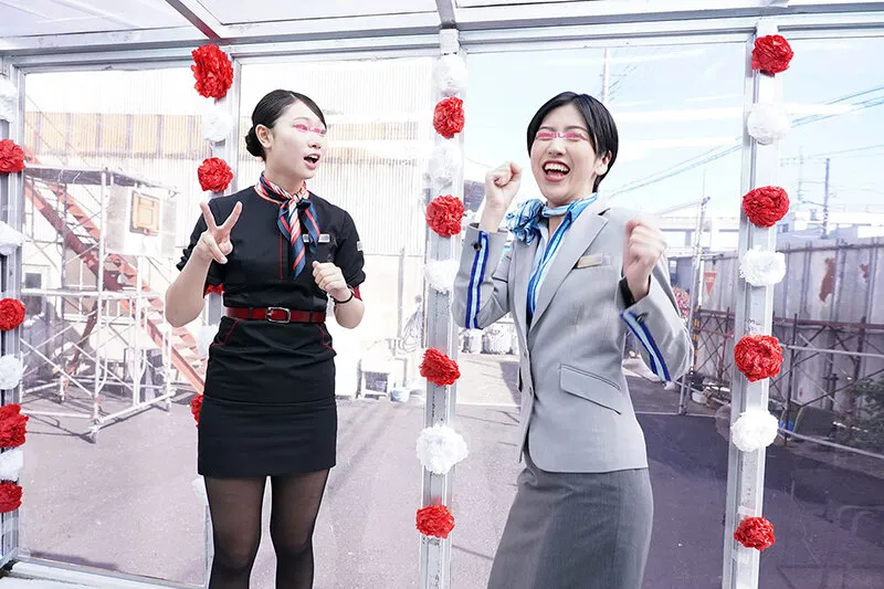 顔出しMM号 美人キャビンアテンダント限定 ザ・マジックミラー 勝てば100万円！負ければ即ハメ！航空会社対抗中出し野球拳！ 2 高嶺の花のCAオマ○コに何度イってもやめないデカチン追撃ピストンで連続中出し！ サンプル画像 2