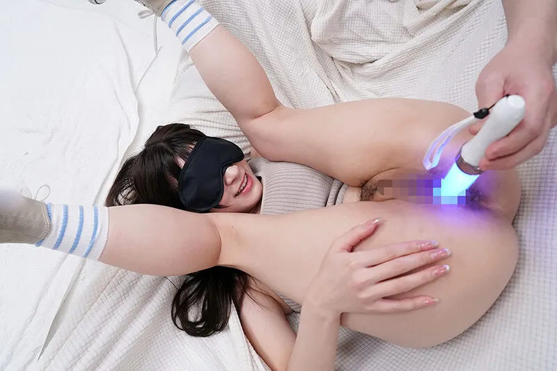 顔出しMM号 女子大生限定 ザ・マジックミラー お膣の中身はなんだろな？異物当てゲーム中にこっそりオマ○コに生挿入されたデカチンで膣内をじ～っくりかき回されイキまくり！初めての生中出し！ サンプル画像 4