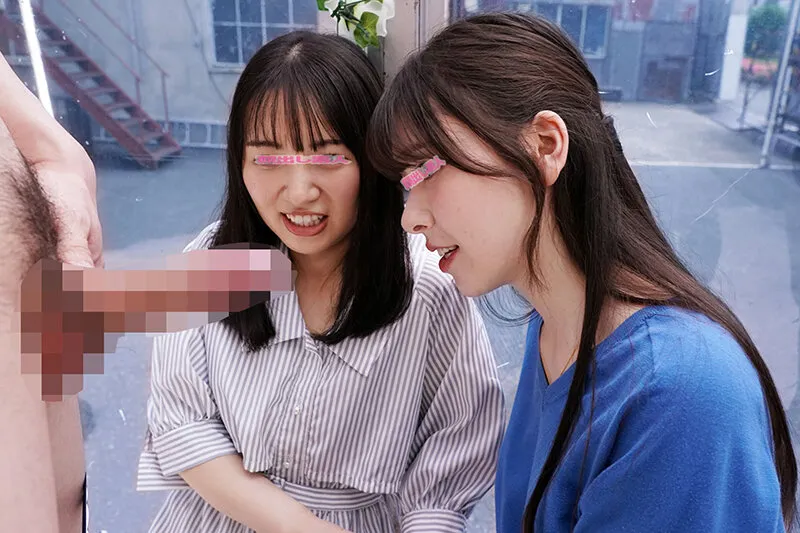 顔出しMM号 女子大生限定 ザ・マジックミラー 仲良し女友達2人組が協力してノーハンドフェラ早抜きチャレンジ！お口と舌だけで舐めてしゃぶってザーメン抜き！タイムアップで罰ゲームのデカチン即ハメ4P！【全員中出し】 サンプル画像 2