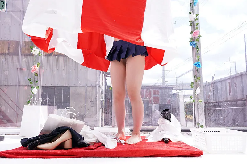 顔出しMM号 素人限定 ザ・マジックミラー 女子大生が青空ビキニ生着替えチャレンジ！2 タイムアップで公開デカチン即ハメ！イってもやめないデカチン追撃ピストンで連続中出し！ サンプル画像 4