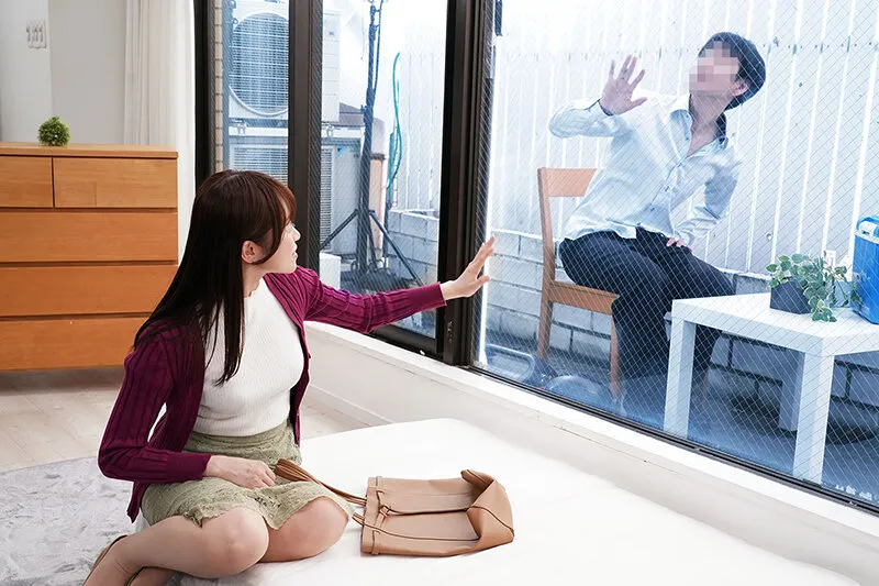 一般男女モニタリングAV マジックミラーの向こうにはキスをしてくれない旦那！愛する旦那とはご無沙汰な人妻がどんどん過激になる10種類の濃厚ディープキス体験！年下青年とのベロチューで久しぶりにオマ○コが熱くトロけた奥様は初めてのキスまみれセックスで連続中出し！ サンプル画像 2