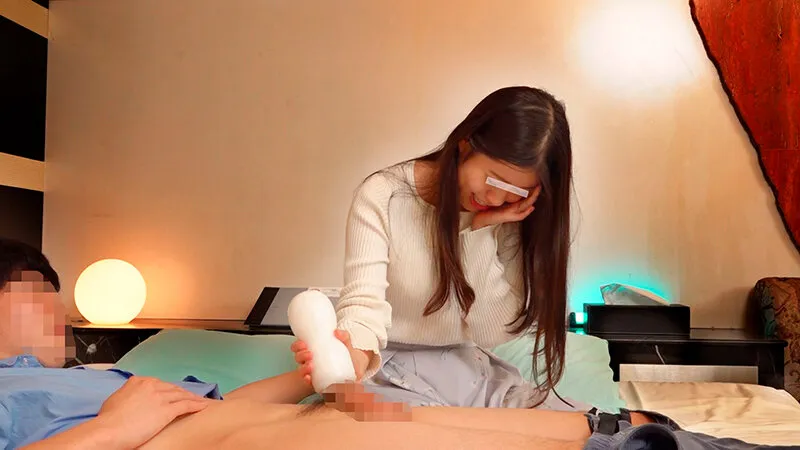 一般男女モニタリングAV 絶倫巨乳妻と童貞男子がザーメン20mlを溜めるまで出られないラブホからの脱出に挑戦！ 5 旦那とはご無沙汰の奥様が初めて逆ナンパした男子大学生を射精させるために手コキ・オナホコキ・フェラ・筆おろし！何発出しても萎えない年下チ○ポと大量の… サンプル画像 4