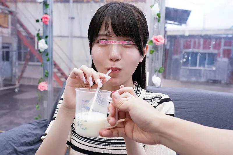 顔出しMM号 女子大生限定 ザ・マジックミラー 牛乳を口に含んで→巨乳モミモミ→乳首こねくりイキ我慢！我慢出来たら100万円！イッたらデカチン即ハメ！初めてのチクイキ絶頂で敏感になったJDオマ○コに激ピストンで生中出し！ サンプル画像 2