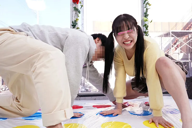 顔出しMM号 ザ・マジックミラー Hカップ以上限定 Wデート中の仲良しカップル交換企画！爆乳女子大生が「彼氏交換！青空脱衣ツ○スター」に挑戦！密着しすぎて親友の彼チ○ポがハプニング生挿入！そのまま生中出し！ サンプル画像 2