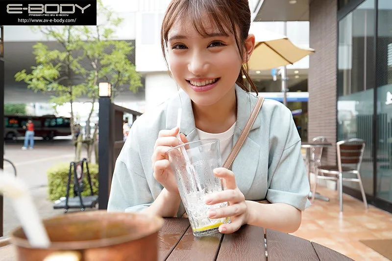 初めて出来た彼女を脱がしたら… 着衣から想像できない物凄いスリム美巨乳 大興奮の僕は性欲尽きるまでハメまくった 佐藤しお サンプル画像 2