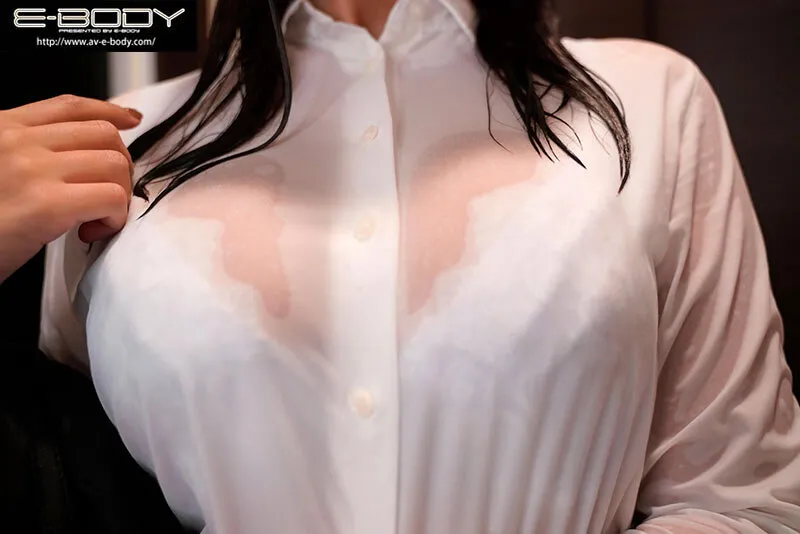 残業中に大雨で帰れなくなり世話焼きな同僚宅に泊まることに… 濡れた美巨乳と無防備なパジャマ姿に興奮した僕は嫁がいるのに朝まで何度も不倫中出し 莉々はるか サンプル画像 1