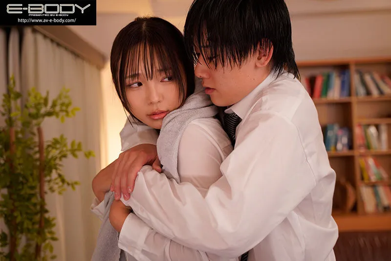 残業中に大雨で帰れなくなり世話焼きな同僚宅に泊まることに… 濡れた美巨乳と無防備なパジャマ姿に興奮した僕は嫁がいるのに朝まで何度も不倫中出し 莉々はるか サンプル画像 2