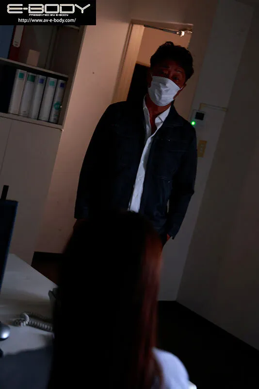 気付かれたら…終わる。社内不正の匿名告発がバレたデカ乳OL、恨まれ、全裸に剥かれ、J爆乳、犯●れる。 小椋ひかり サンプル画像 5